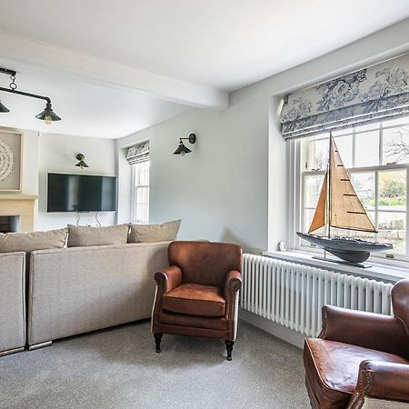 The Belle - A Lovingly Converted Grade II Listed Home From Home In Бэйквэлл Экстерьер фото