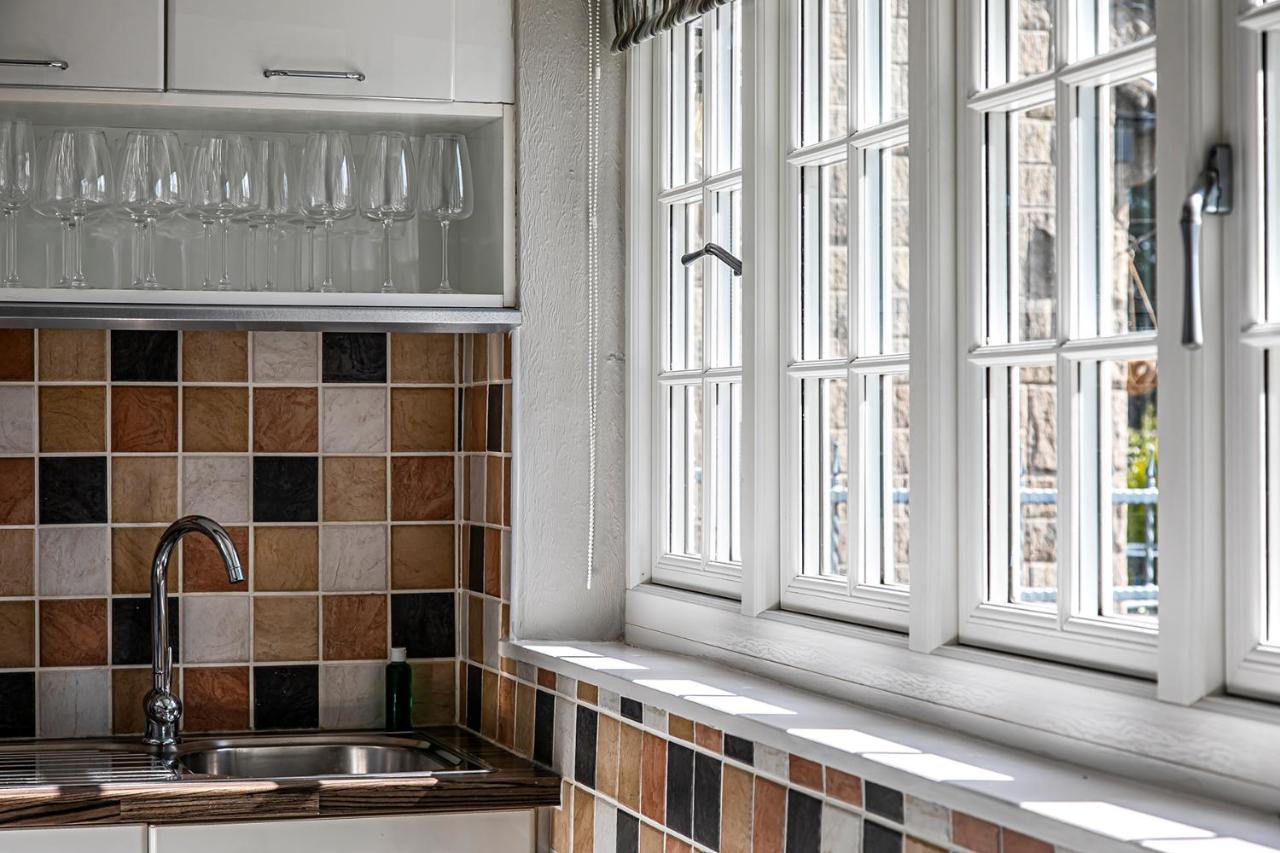 The Belle - A Lovingly Converted Grade II Listed Home From Home In Бэйквэлл Экстерьер фото